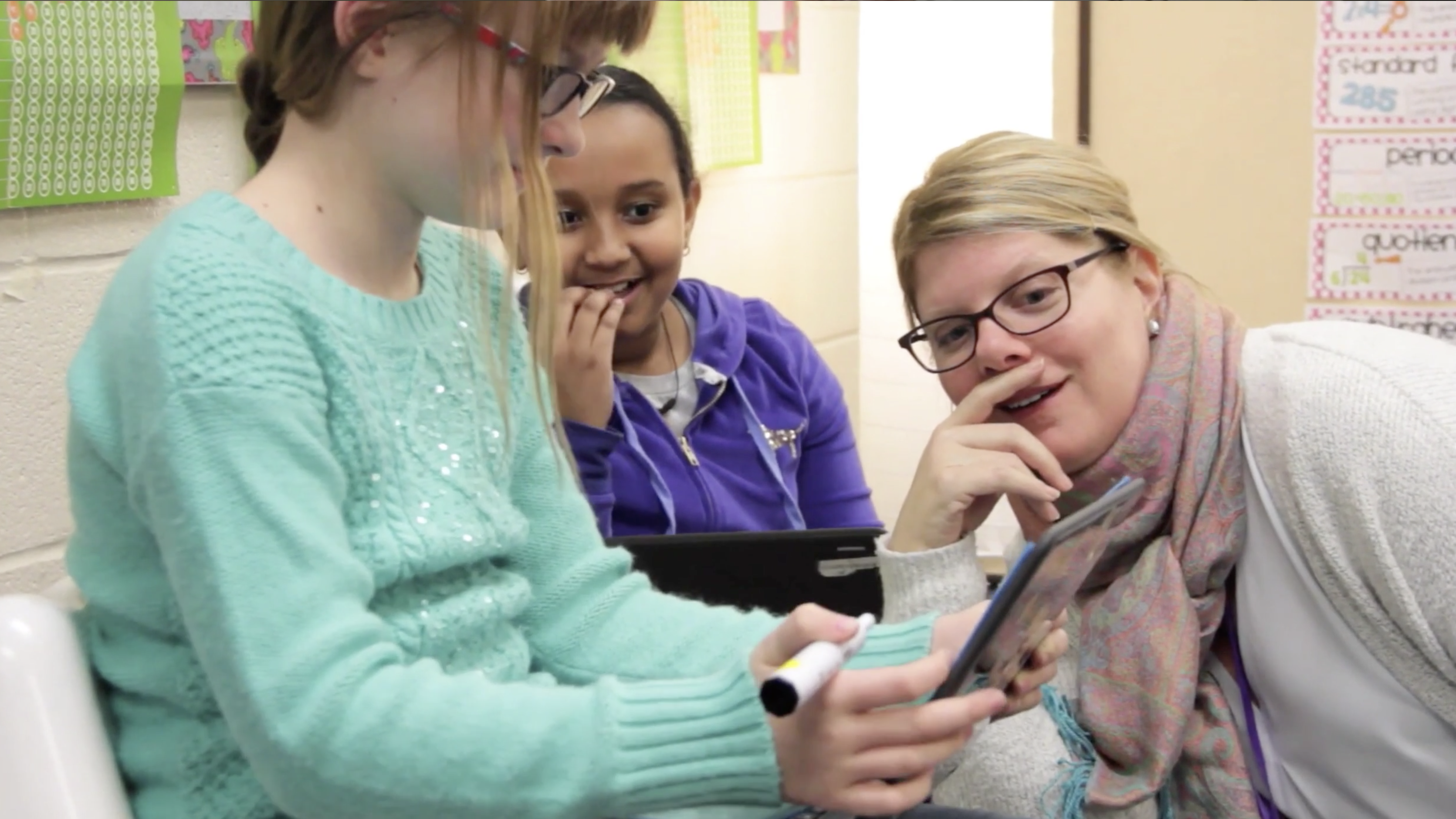 students_teacher_tablet