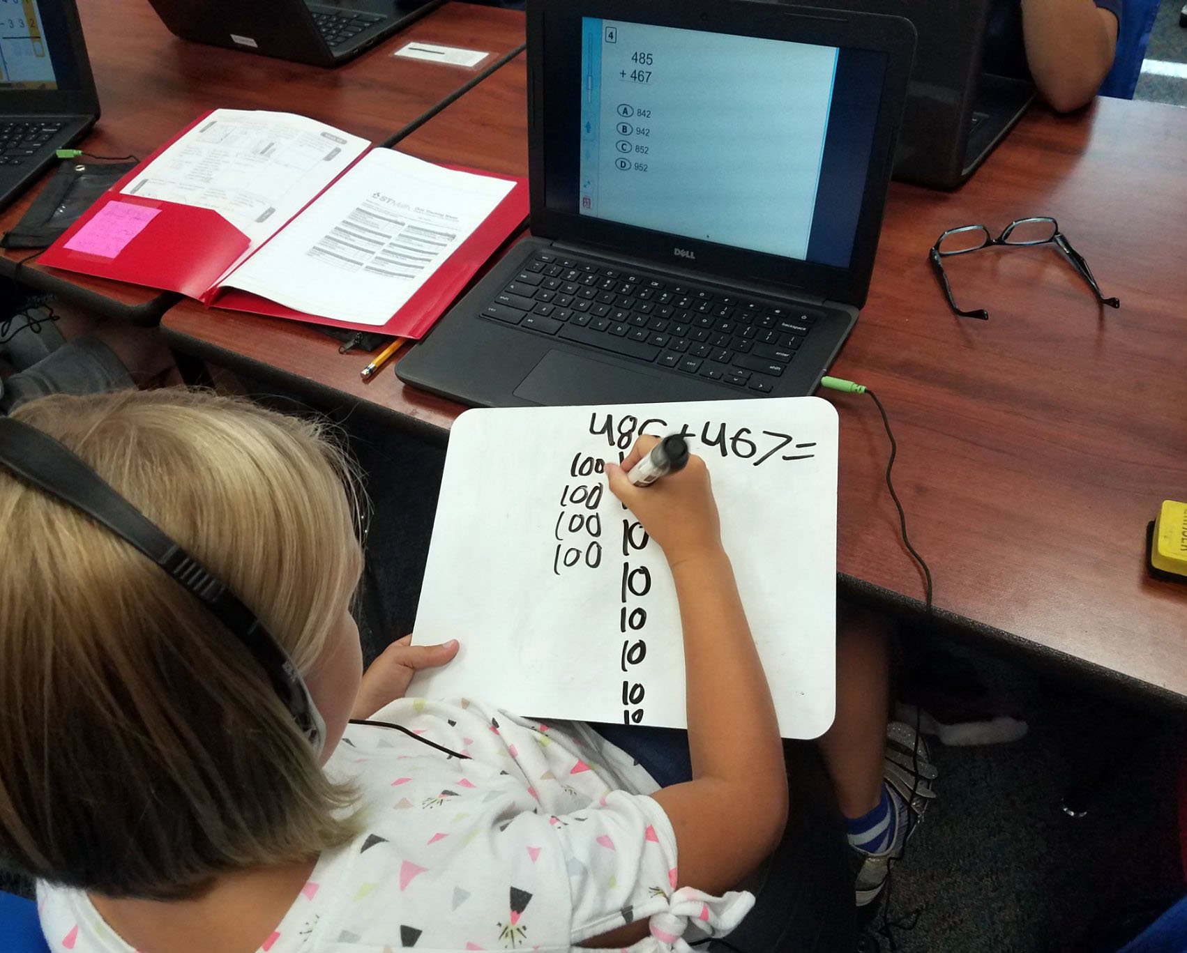 Sonora-Elementary-School-Girl-Using-ST-Math