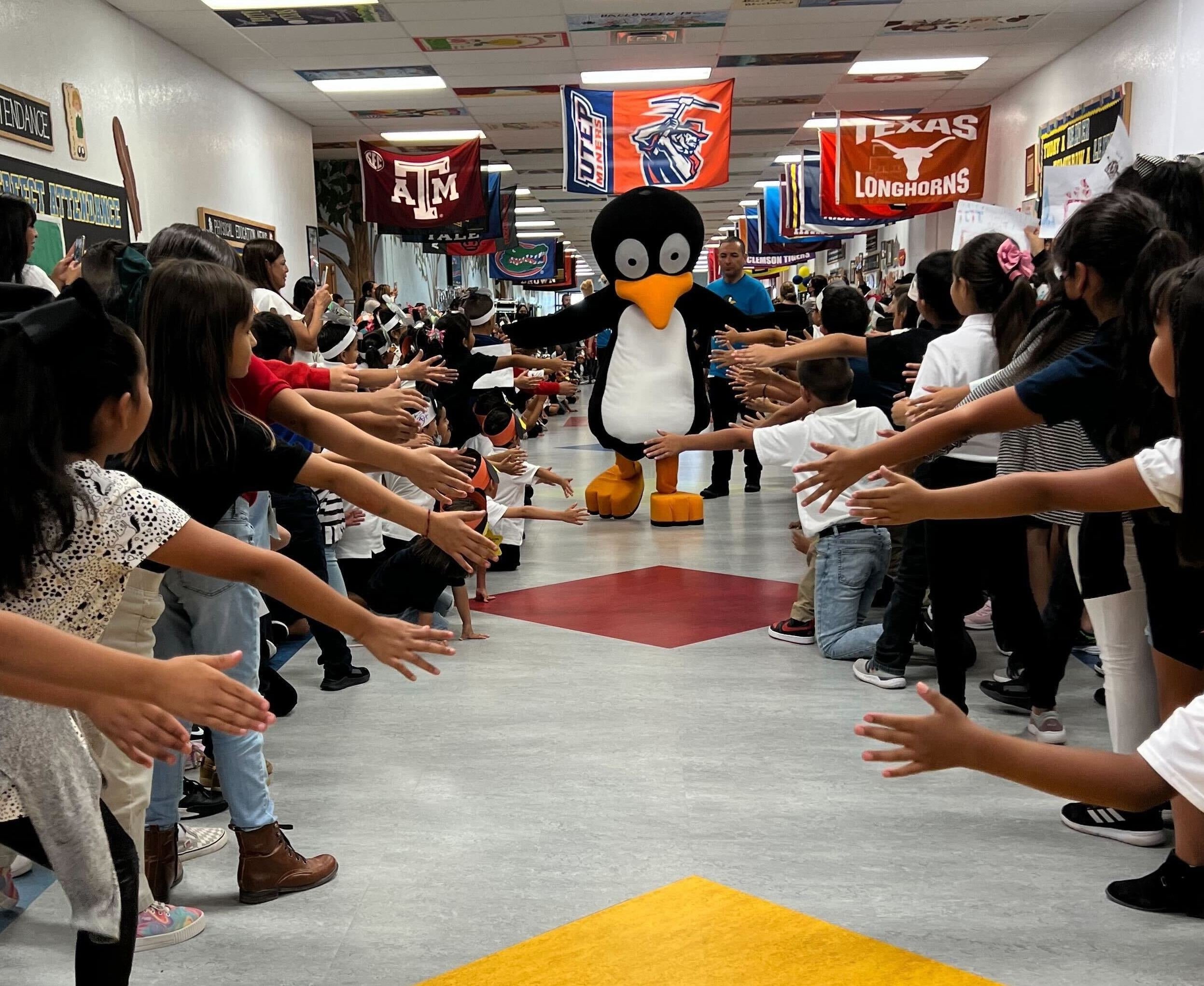 jiji-high-five-students-hallway